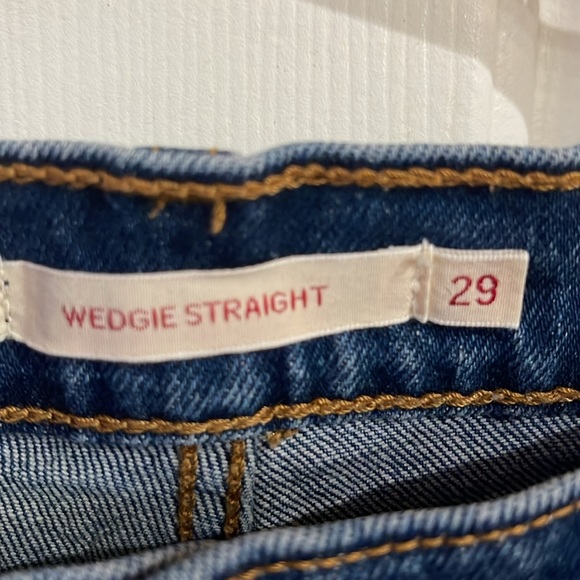 Levi’s Wedgie straight Size 29 button up , frayed hem EUC - Picture 4 of 8